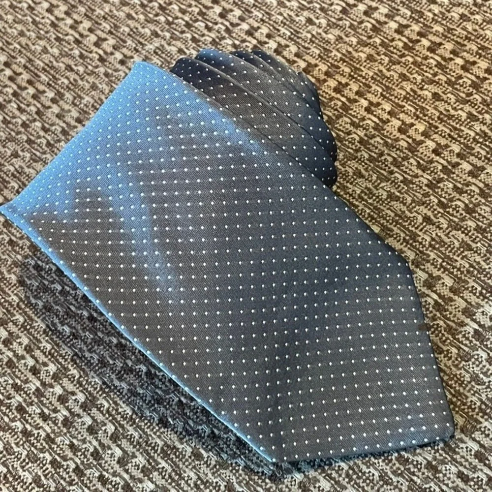 Brioni Silk Necktie Mens Gray Polka Dot Formal Quiet Luxury Handmade Italy 3.5